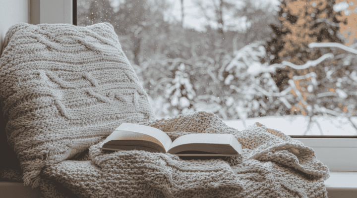 Livre sur les douleurs et le cbd sur un plaid, vue hivernale.